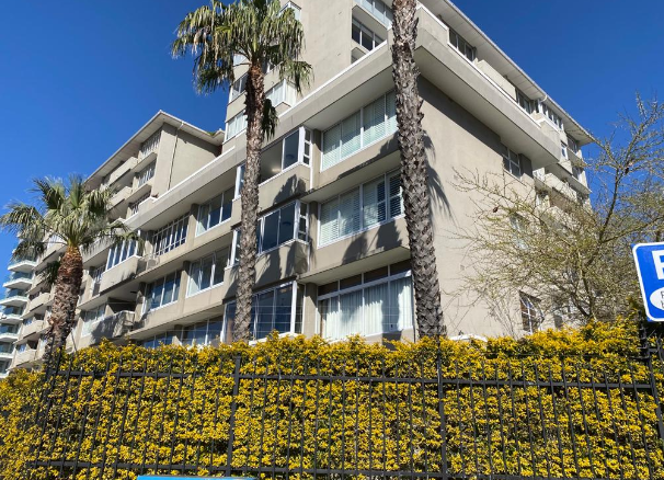 To Let 2 Bedroom Property for Rent in Green Point Western Cape